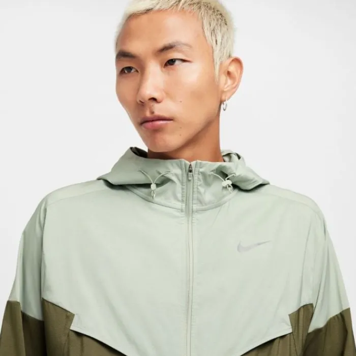 Best Sale Nike Impossibly Light Windrunner Jacket Groen